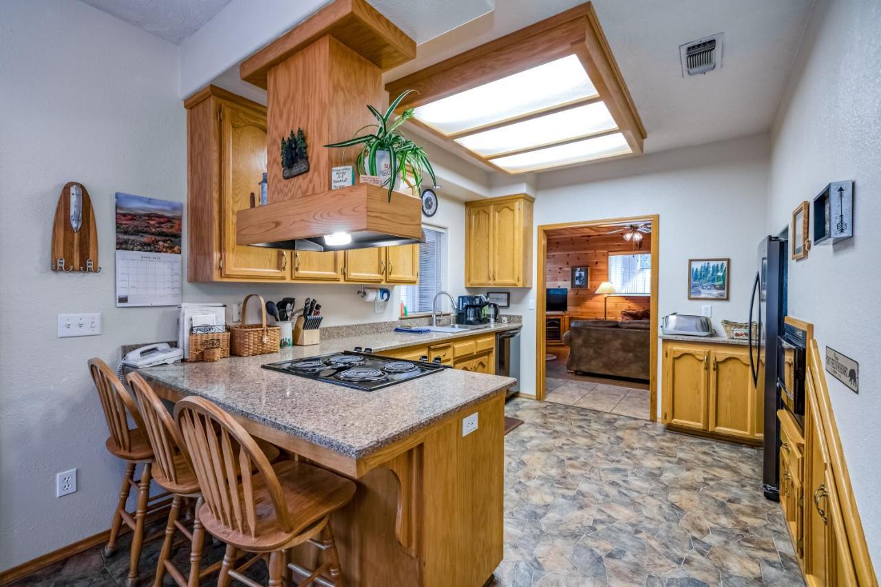 Black Bear Cabin Бас Лейк Екстериор снимка