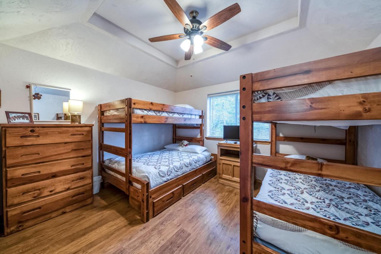 Black Bear Cabin Бас Лейк Екстериор снимка