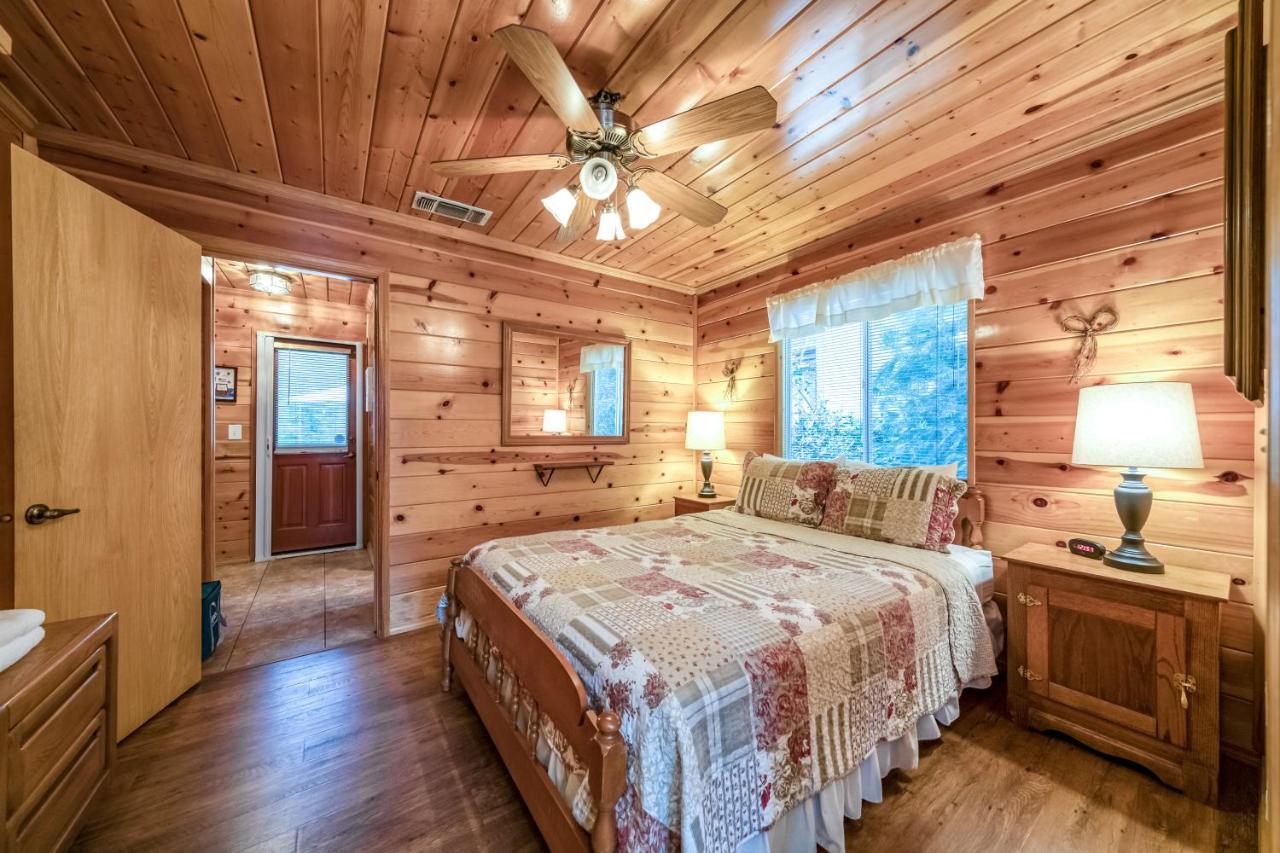 Black Bear Cabin Бас Лейк Екстериор снимка