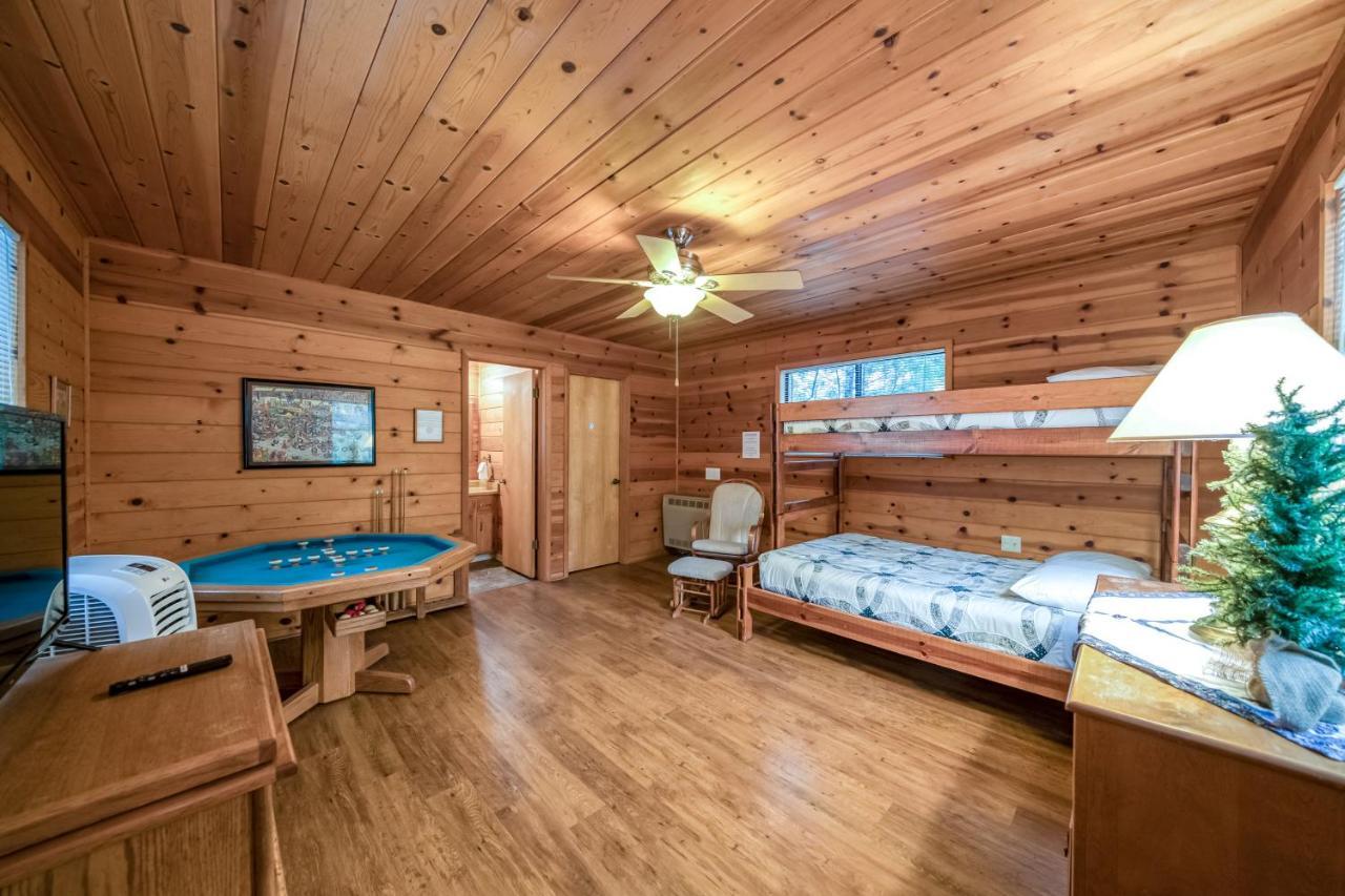 Black Bear Cabin Бас Лейк Екстериор снимка