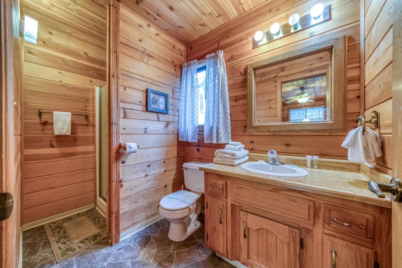 Black Bear Cabin Бас Лейк Екстериор снимка