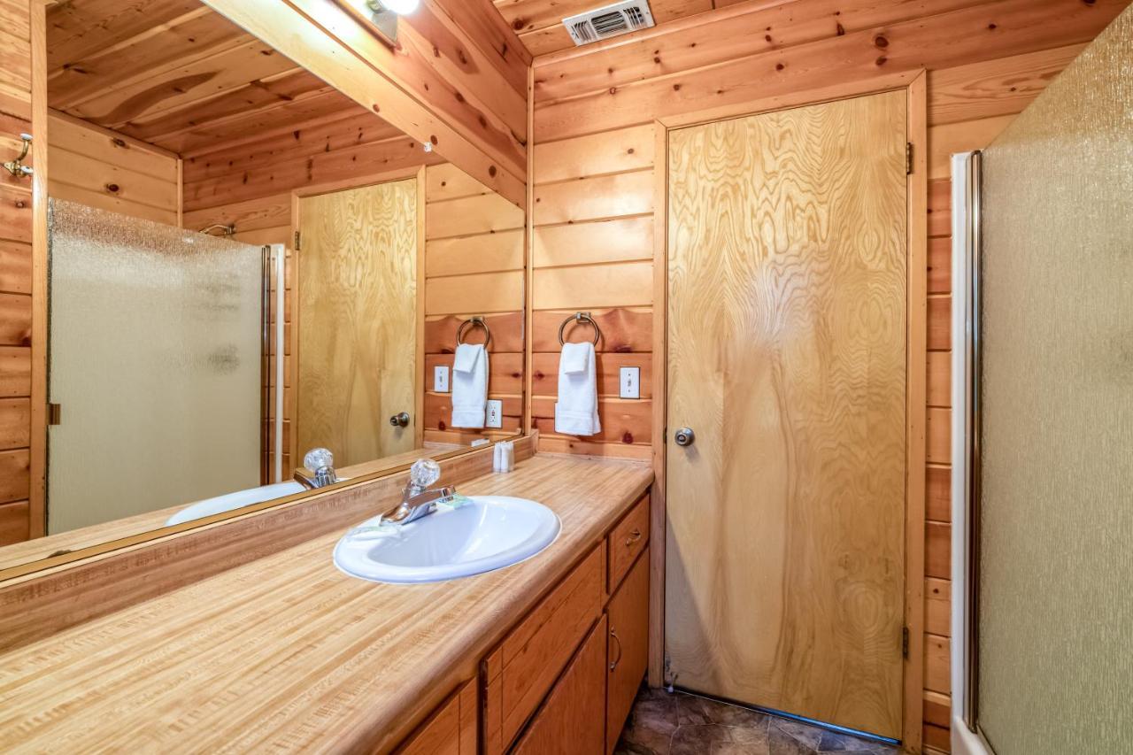 Black Bear Cabin Бас Лейк Екстериор снимка